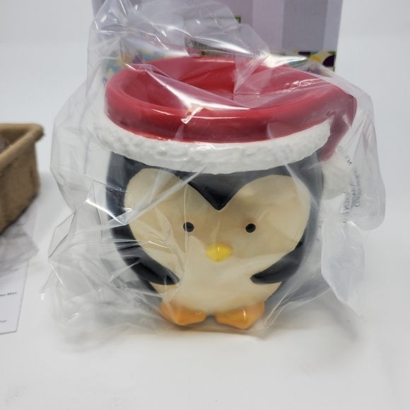 NIB SCENTSY MINI PLUG IN WARMER BABY TUX PENGUIN SANTA HAT HOLIDAY - Picture 2 of 12